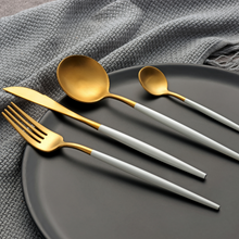 Lade das Bild in den Galerie-Viewer, Besteck-Set "Lorient" aus Edelstahl mit weißem Griff Matt & Gold | 16er Set