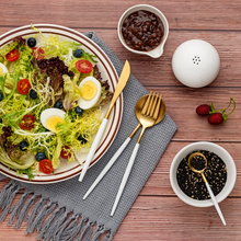 Lade das Bild in den Galerie-Viewer, Besteck-Set "Lorient" aus Edelstahl mit weißem Griff Matt & Gold | 16er Set