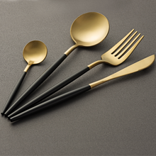 Lade das Bild in den Galerie-Viewer, Besteck-Set "Vannes" aus Edelstahl mit schwarzem Griff Matt & Gold | 16er Set