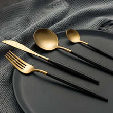Lade das Bild in den Galerie-Viewer, Besteck-Set "Vannes" aus Edelstahl mit schwarzem Griff Matt & Gold | 16er Set