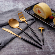 Lade das Bild in den Galerie-Viewer, Besteck-Set "Vannes" aus Edelstahl mit schwarzem Griff Matt & Gold | 16er Set