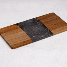 Lade das Bild in den Galerie-Viewer, Servierbrett "Limpopo" aus schwarz-orangenem Marmor und Akazienholz 40 cm | 1er Set