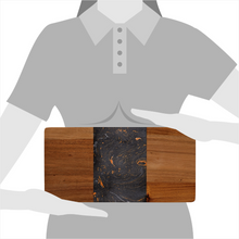 Lade das Bild in den Galerie-Viewer, Servierbrett "Limpopo" aus schwarz-orangenem Marmor und Akazienholz 40 cm | 1er Set