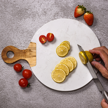 Lade das Bild in den Galerie-Viewer, Servierbrett "Carrara" aus weißem Marmor und Akazienholz 37cm | 1er Set