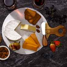 Lade das Bild in den Galerie-Viewer, Servierbrett "Carrara" aus weißem Marmor und Akazienholz 37cm | 1er Set