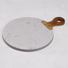 Lade das Bild in den Galerie-Viewer, Servierbrett "Carrara" aus weißem Marmor und Akazienholz 37cm | 1er Set