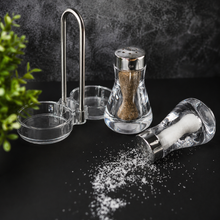 Lade das Bild in den Galerie-Viewer, Elegantes Gewürzstreuer-Set mit Salz- und Pfefferstreuer inklusive Halter. Transparentes Design mit hochwertiger Verarbeitung für Zuhause und die Gastronomie.