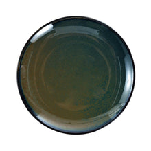 Lade das Bild in den Galerie-Viewer, Kadum Speiseteller Ø 26 cm in Blau-Grün-Gold, handbemalt, mediterranes Design – Draufsicht.