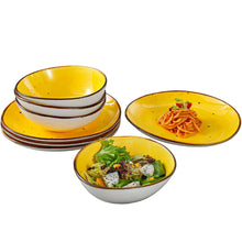 Lade das Bild in den Galerie-Viewer, Keramik Tellerset „Potosi Sun“ – 8-teilig mit Frühstückstellern und Schüsseln, serviert mit Salat und Pasta