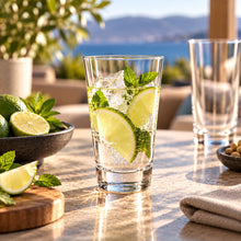 Lade das Bild in den Galerie-Viewer, OONYQ Crystal Longdrink 330 ml – bruchsicheres, stapelbares Longdrinkglas aus Tritan mit Limetten-Drink auf der Terrasse
