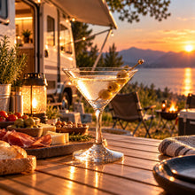 Lade das Bild in den Galerie-Viewer, OONYQ Crystal Martini 295 ml – bruchsicheres Martiniglas aus Tritan mit Martini beim Camping-Abendessen