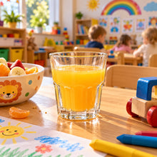 Lade das Bild in den Galerie-Viewer, OONYQ Essential Tumbler 215 ml – bruchsicherer Tumbler aus Tritan mit Orangensaft in der Kita