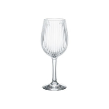 Lade das Bild in den Galerie-Viewer, OONYQ Striped Wine 420 ml – bruchsicheres Weinglas aus Tritan mit Rillenoptik – Produktansicht