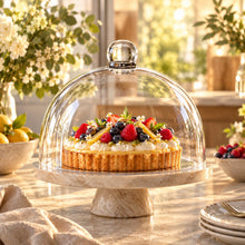 Lade das Bild in den Galerie-Viewer, OONYQ Crystal Cake Cover Ø 260 mm – bruchsichere Tortenhaube aus Tritan mit Knauf über Obsttarte auf Marmor-Tortenständer