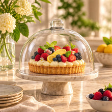Lade das Bild in den Galerie-Viewer, OONYQ Crystal Cake Cover Ø 260 mm – bruchsichere Tortenhaube aus Tritan mit Knauf über Fruchttarte auf Tortenständer