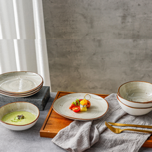 Lade das Bild in den Galerie-Viewer, Schüssel Ø 15 cm aus Keramik – Potosi Creme, handbemalt, mit servierter Speise