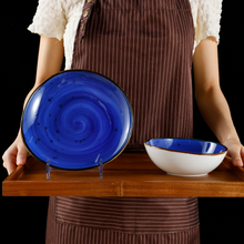 Lade das Bild in den Galerie-Viewer, Handbemalte Keramikschüssel Ø 15 cm im Ocean-Blau-Design, Einzelansicht
