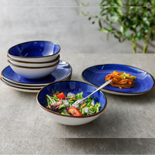 Lade das Bild in den Galerie-Viewer, Keramik Tellerset „Potosi Ocean“ – 8-teilig, dekoriert auf Tisch mit Speisen, Frühstücksteller und Bowls