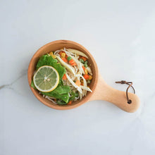Lade das Bild in den Galerie-Viewer, Nudelschale "Gregory" aus Akazienholz Ø 15 cm mit Griff | 1er Set