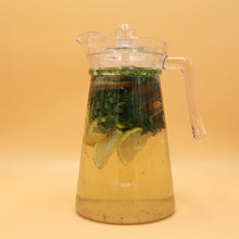 Lade das Bild in den Galerie-Viewer, Karaffe Krug "Bruges" mit Deckel aus Polycarbonate 1,8 Liter | 1er Set