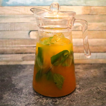 Lade das Bild in den Galerie-Viewer, Karaffe Krug "Bruges" mit Deckel aus Polycarbonate 1,8 Liter | 1er Set