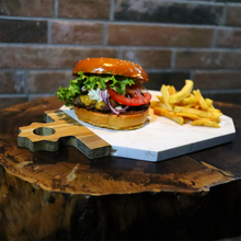 Lade das Bild in den Galerie-Viewer, Servierbrett "Penteli" aus weißem Marmor und Akazienholz 30cm | 1er Set