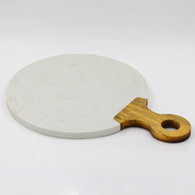 Lade das Bild in den Galerie-Viewer, Servierbrett "Carrara" aus weißem Marmor und Akazienholz 37cm | 1er Set