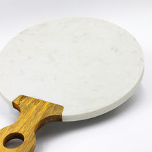 Lade das Bild in den Galerie-Viewer, Servierbrett "Carrara" aus weißem Marmor und Akazienholz 37cm | 1er Set