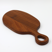Lade das Bild in den Galerie-Viewer, Servierbrett "Yanbian" aus Wallnussholz 35 cm | 1er Set