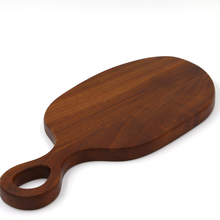Lade das Bild in den Galerie-Viewer, Servierbrett "Yanbian" aus Wallnussholz 35 cm | 1er Set