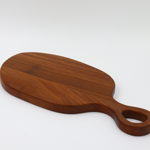 Lade das Bild in den Galerie-Viewer, Servierbrett "Yanbian" aus Wallnussholz 35 cm | 1er Set