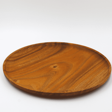 Lade das Bild in den Galerie-Viewer, Servierteller Emerald aus Akazienholz Ø 30 cm – Bild 5