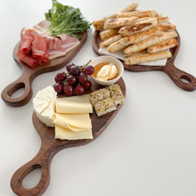Lade das Bild in den Galerie-Viewer, Servierbrett "Yanbian" aus Wallnussholz 35 cm | 1er Set