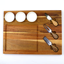 Lade das Bild in den Galerie-Viewer, Käseplatte "Dubbo" mit Besteck und Schalen aus Akazienholz 40 cm | 1er Set