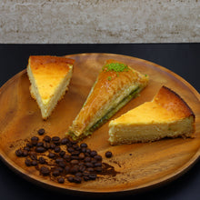 Lade das Bild in den Galerie-Viewer, Servierteller "Emerald" aus Akazienholz Ø 30 cm | 1er Set