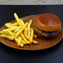 Lade das Bild in den Galerie-Viewer, Servierteller "Warmun" aus Akazienholz Ø 26 | 1er Set