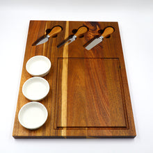 Lade das Bild in den Galerie-Viewer, Käseplatte "Dubbo" mit Besteck und Schalen aus Akazienholz 40 cm | 1er Set