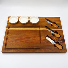 Lade das Bild in den Galerie-Viewer, Käseplatte "Dubbo" mit Besteck und Schalen aus Akazienholz 40 cm | 1er Set