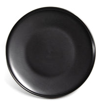 Lade das Bild in den Galerie-Viewer, Draufsicht schwarzer Keramik-Frühstücksteller Goma Ø 22 cm, glänzend, zeitloses Design