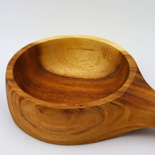 Lade das Bild in den Galerie-Viewer, Nudelschale Gregory aus Akazienholz Ø 15 cm mit Griff – Bild 4