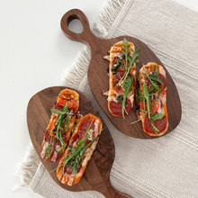 Lade das Bild in den Galerie-Viewer, Servierbrett "Yanbian" aus Wallnussholz 35 cm | 1er Set