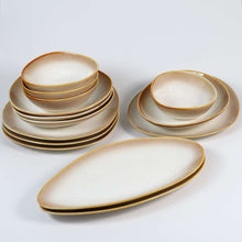 Lade das Bild in den Galerie-Viewer, Keramik Tellerset Charlotte“ – Speiseteller, Pastaschüsseln, Servierteller & Schalen - 14-teiliges Set – Handbemalt – Bild 12