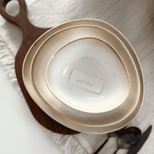 Lade das Bild in den Galerie-Viewer, Keramik Tellerset Charlotte“ – Speiseteller, Pastaschüsseln, Servierteller & Schalen - 14-teiliges Set – Handbemalt – Bild 11