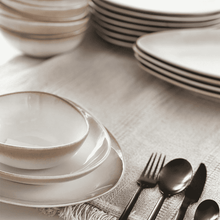 Lade das Bild in den Galerie-Viewer, Keramik Tellerset Charlotte“ – Speiseteller, Pastaschüsseln, Servierteller & Schalen - 14-teiliges Set – Handbemalt – Bild 2