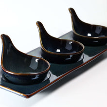 Lade das Bild in den Galerie-Viewer, Dipschale Gothenburg“ – Keramik Dip-Set mit 3 Schälchen - Handbemalt - Blau-Grün-Gold