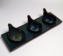 Lade das Bild in den Galerie-Viewer, Dipschale Gothenburg“ – Keramik Dip-Set mit 3 Schälchen - Handbemalt - Blau-Grün-Gold – Bild 2