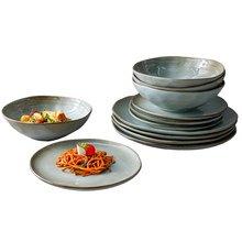 Lade das Bild in den Galerie-Viewer, Keramik Tellerset „Salisbury“ in Grau, serviert mit Pasta und Salat
