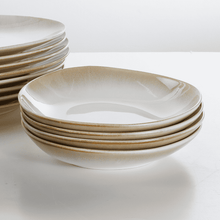 Lade das Bild in den Galerie-Viewer, Pastaschüssel Keramik 22 cm – Charlotte, Beige-Gold, Spülmaschinenfest – Bild 7