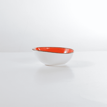 Lade das Bild in den Galerie-Viewer, Salatschüssel Keramik 15 cm – Potosi Papaya – Rot Orange - Handbemalt – Bild 3
