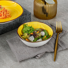 Lade das Bild in den Galerie-Viewer, Salatschüssel „Potosi Sun“ Ø 15 cm – sonnengelbes Keramik-Design als Tischdekoration